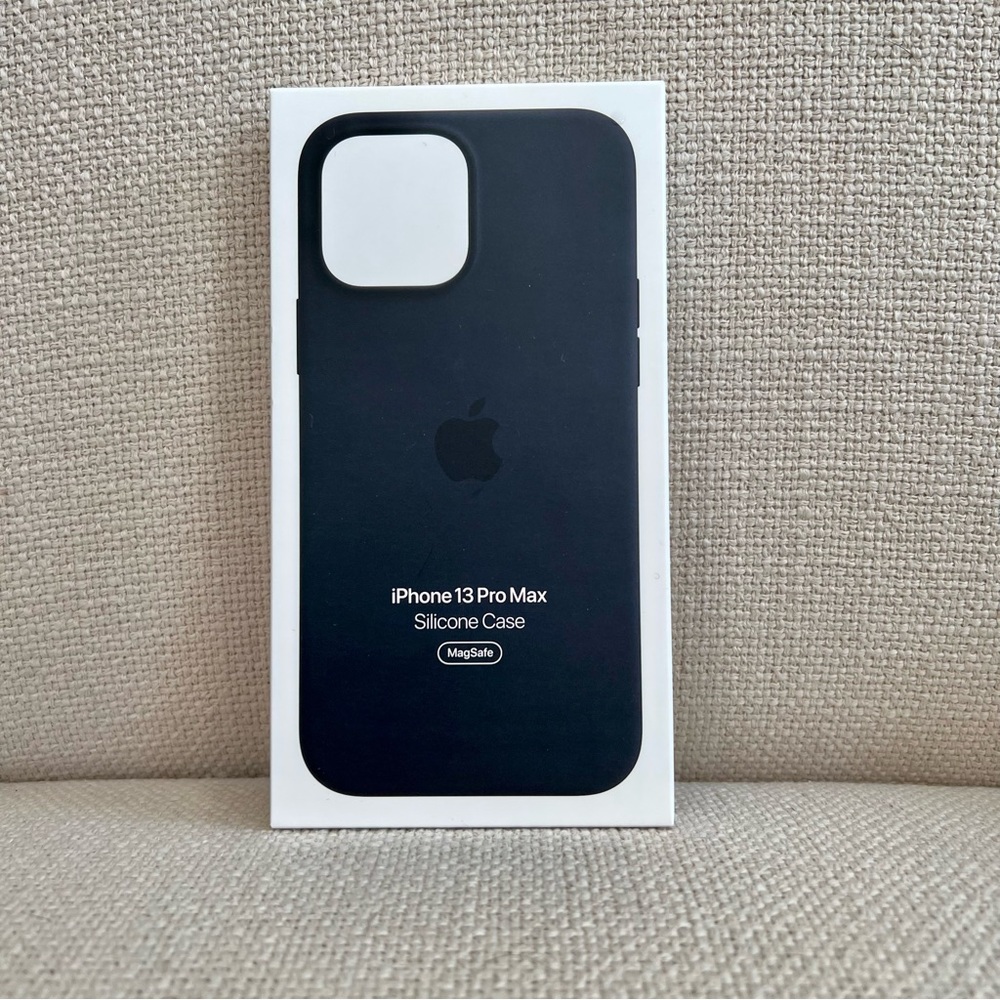 Apple iPhone 13 Pro Max Silicone Case with MagSafe